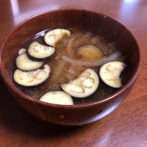 茄子と玉ねぎのお味噌汁